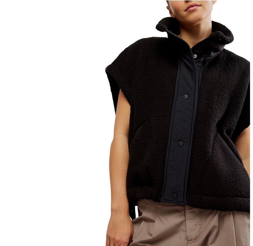 FREE PEOPLE MOVEMENT Women’s Scout it Out Black Fleece Vest